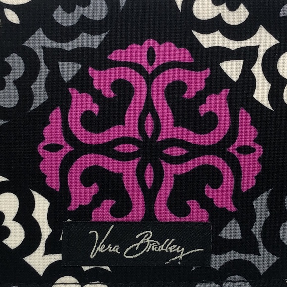 🩷🤍🖤 Vera Bradley Checkbook Cover Canterberry Magenta 🖤🤍🩷 NWT - Picture 2 of 5